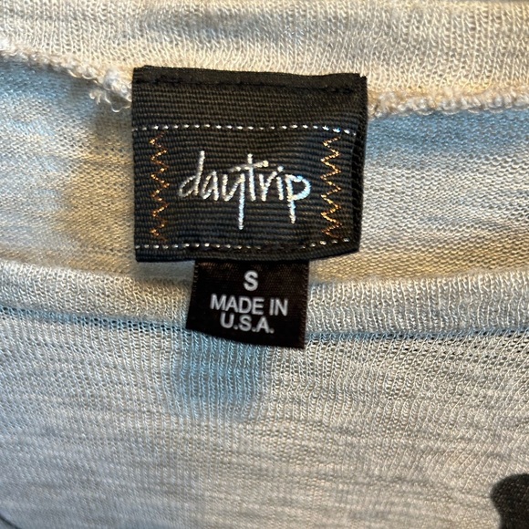 DAYTRIP RHINESTONE LONG SLEEVE SHEER BACK TOP - Picture 3 of 3